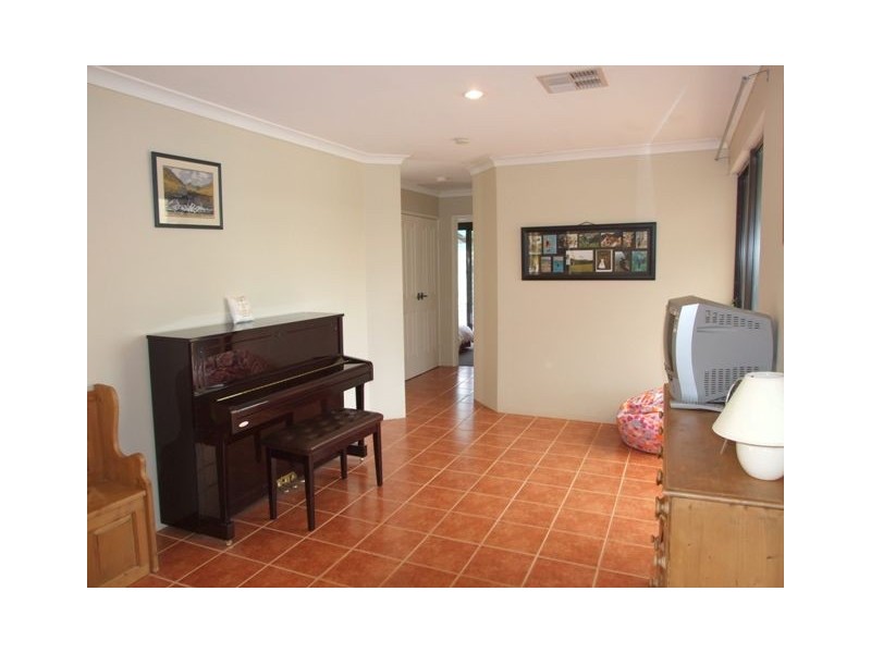 4 Redruth Court, Yanchep WA 6035