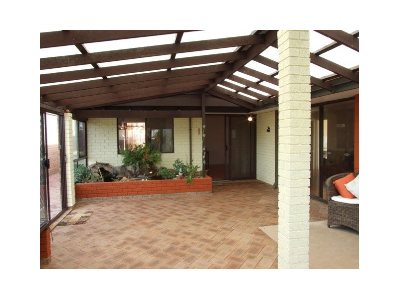 4 Redruth Court, Yanchep WA 6035