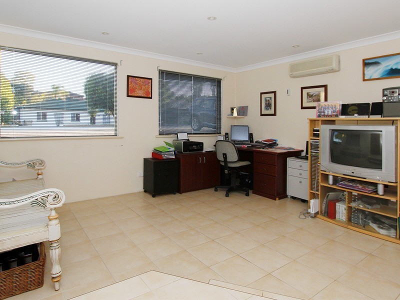 100 Tapping Way, Quinns Rocks WA 6030