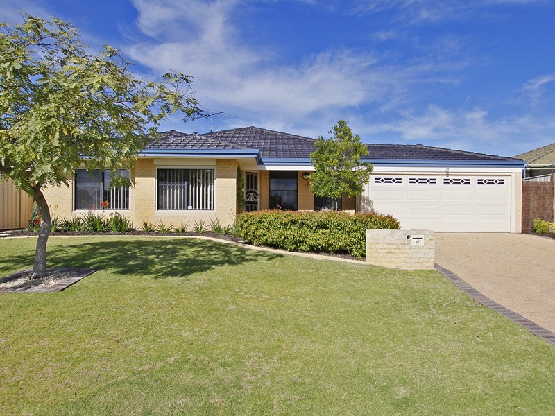 77 MacNaughton Crescent, Kinross WA 6028