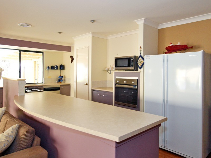 77 MacNaughton Crescent, Kinross WA 6028