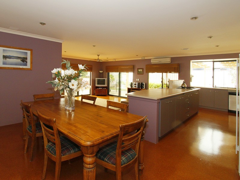 77 MacNaughton Crescent, Kinross WA 6028