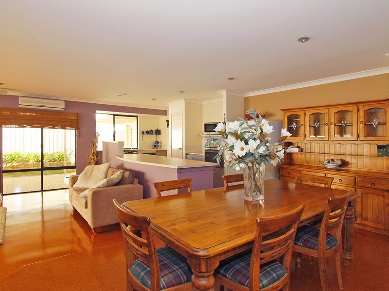 77 MacNaughton Crescent, Kinross WA 6028