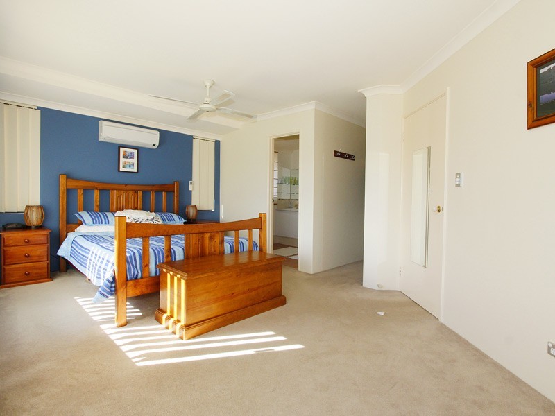 77 MacNaughton Crescent, Kinross WA 6028