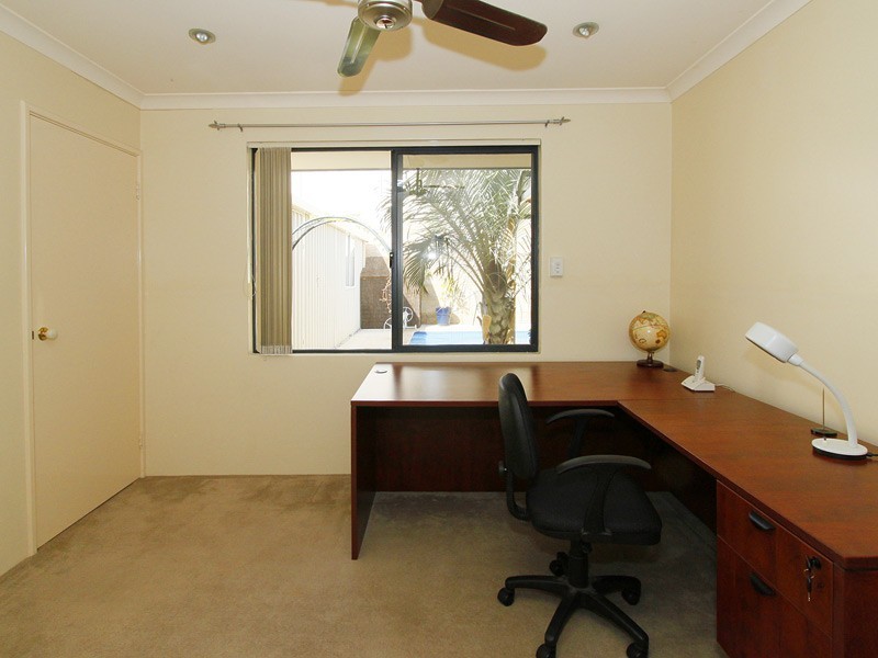 77 MacNaughton Crescent, Kinross WA 6028