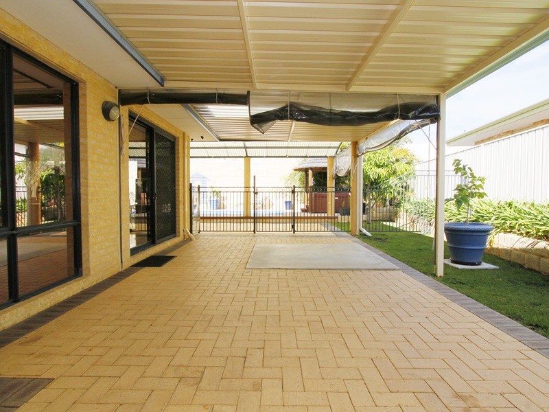 77 MacNaughton Crescent, Kinross WA 6028