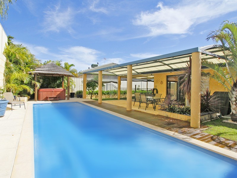 77 MacNaughton Crescent, Kinross WA 6028