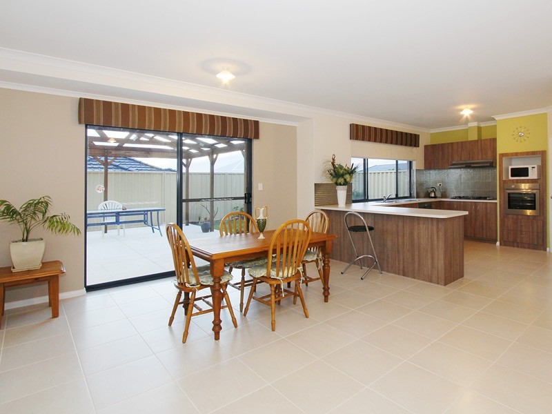 9 Hillsborough Parkway, Ridgewood WA 6030