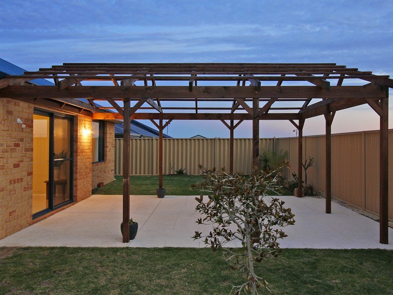 9 Hillsborough Parkway, Ridgewood WA 6030