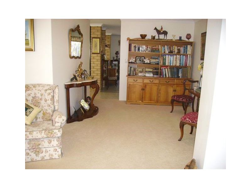 8 Milton Court, Beldon WA 6027