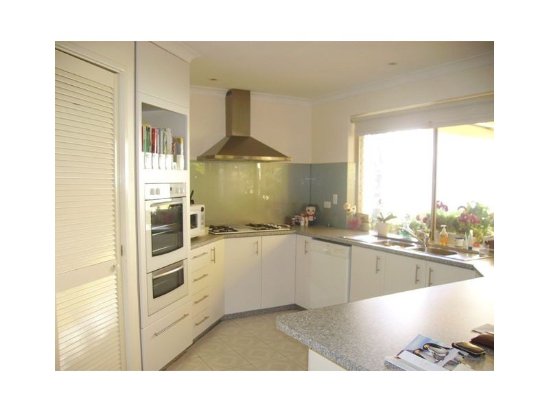 8 Milton Court, Beldon WA 6027