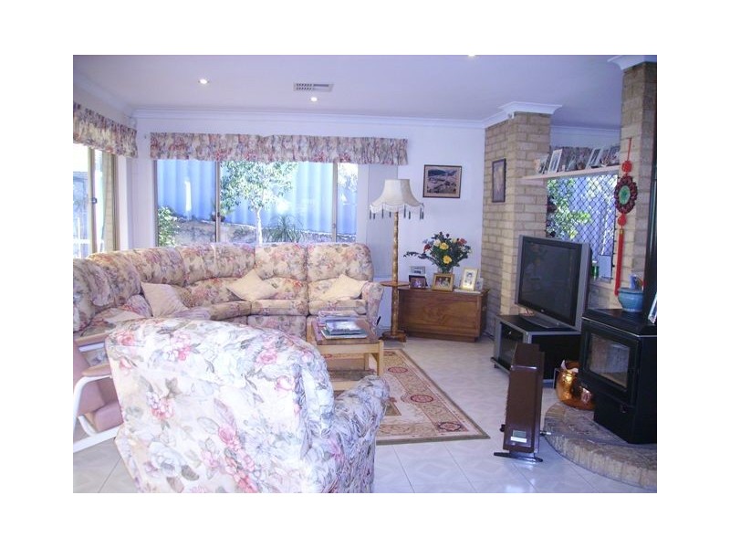 8 Milton Court, Beldon WA 6027