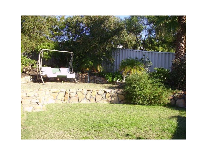 8 Milton Court, Beldon WA 6027