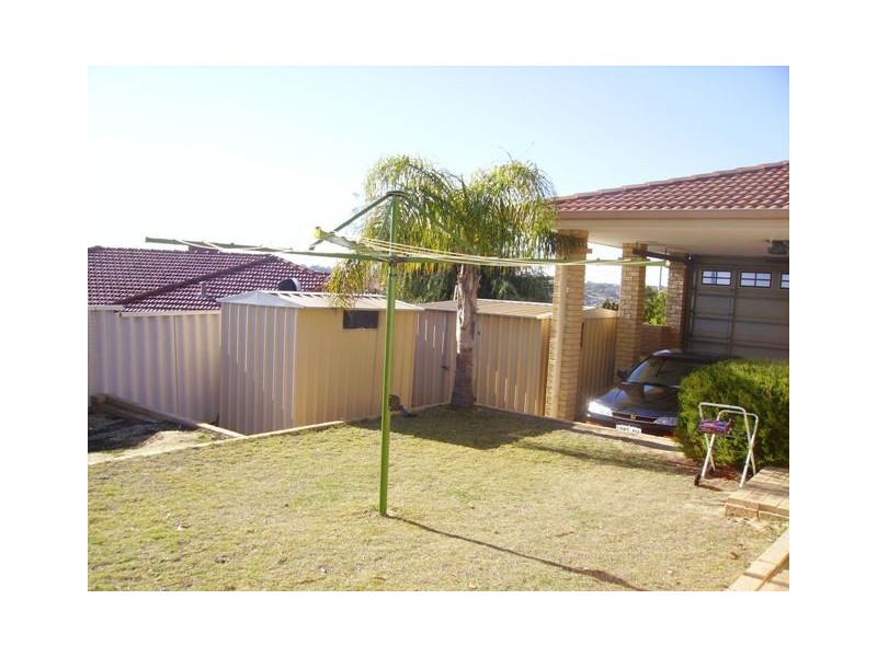 8 Milton Court, Beldon WA 6027
