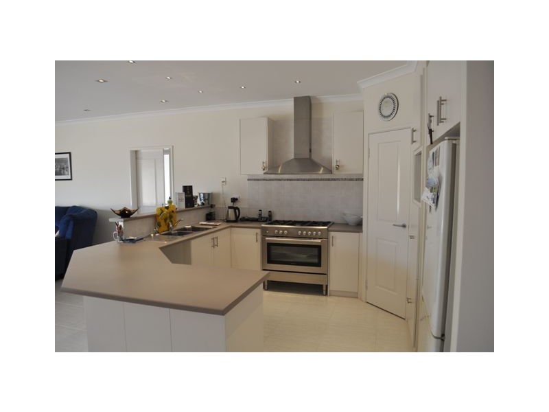 213  Golf Links Drive, Carramar WA 6031