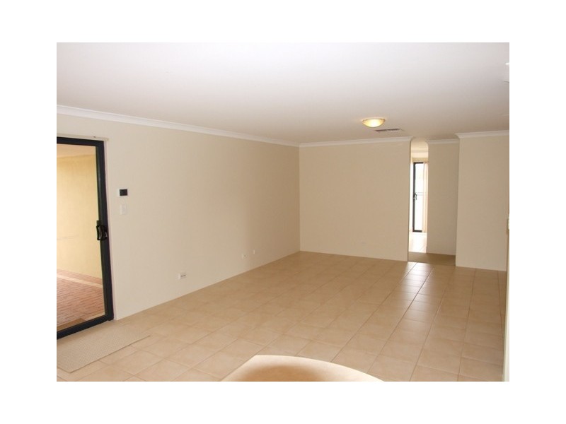 4  Arreton Way, Hocking WA 6065