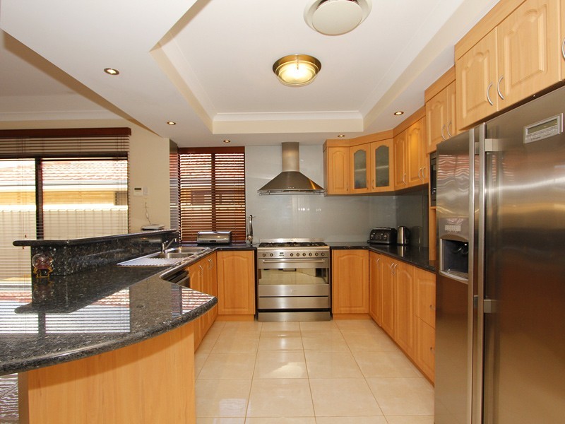 6 Limerick Crescent, Darch WA 6065