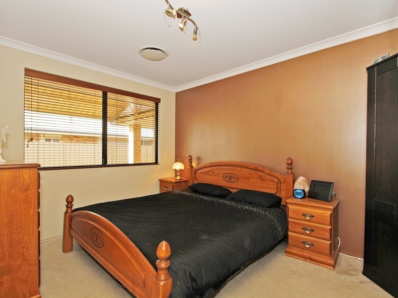 6 Limerick Crescent, Darch WA 6065