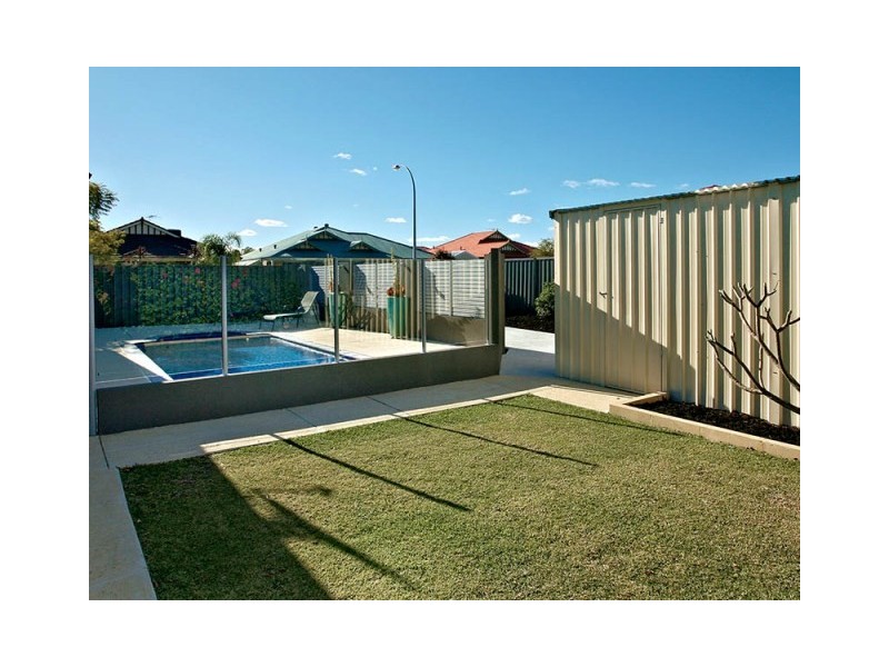 67 Palmerston Cr, Tapping WA 6065