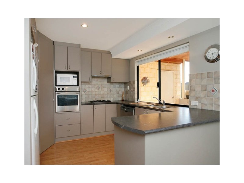 67 Palmerston Cr, Tapping WA 6065