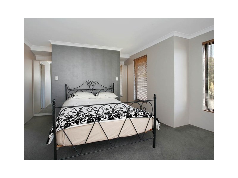 67 Palmerston Cr, Tapping WA 6065