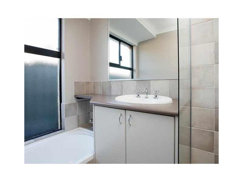 67 Palmerston Cr, Tapping WA 6065