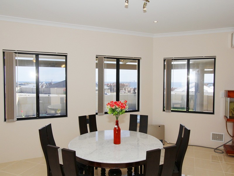 2 Dotterel Green, Jindalee WA 6036