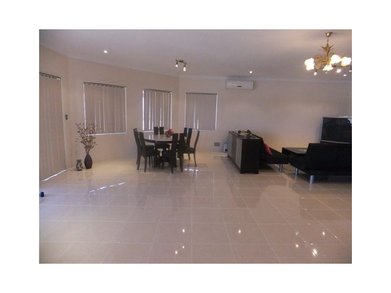 2 Dotterel Green, Jindalee WA 6036