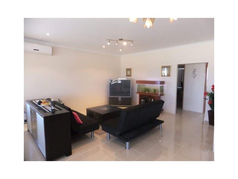2 Dotterel Green, Jindalee WA 6036