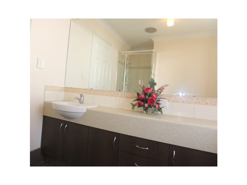 2 Dotterel Green, Jindalee WA 6036