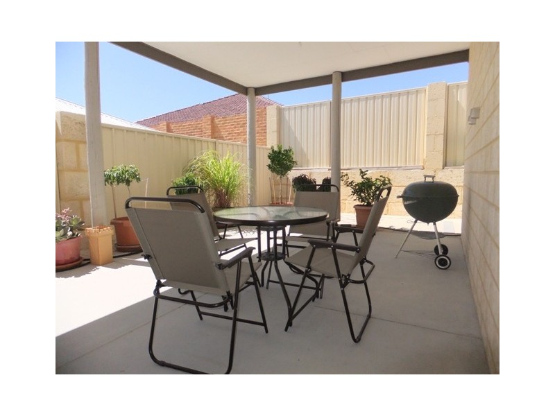 2 Dotterel Green, Jindalee WA 6036