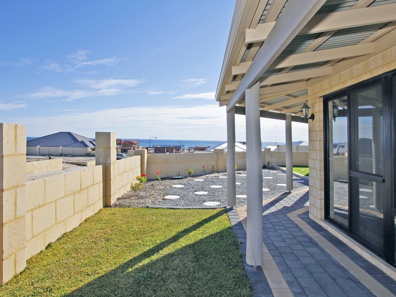 2 Dotterel Green, Jindalee WA 6036