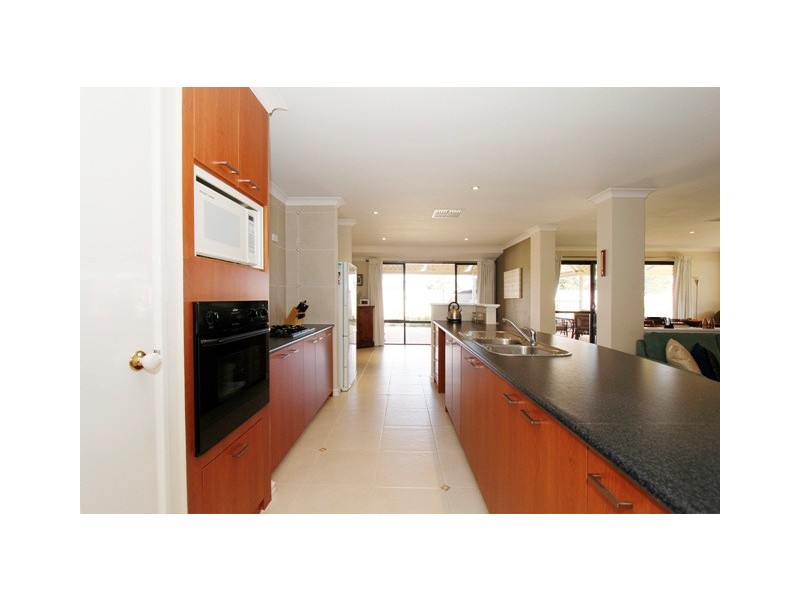 9 Inverell Green, Carramar WA 6031