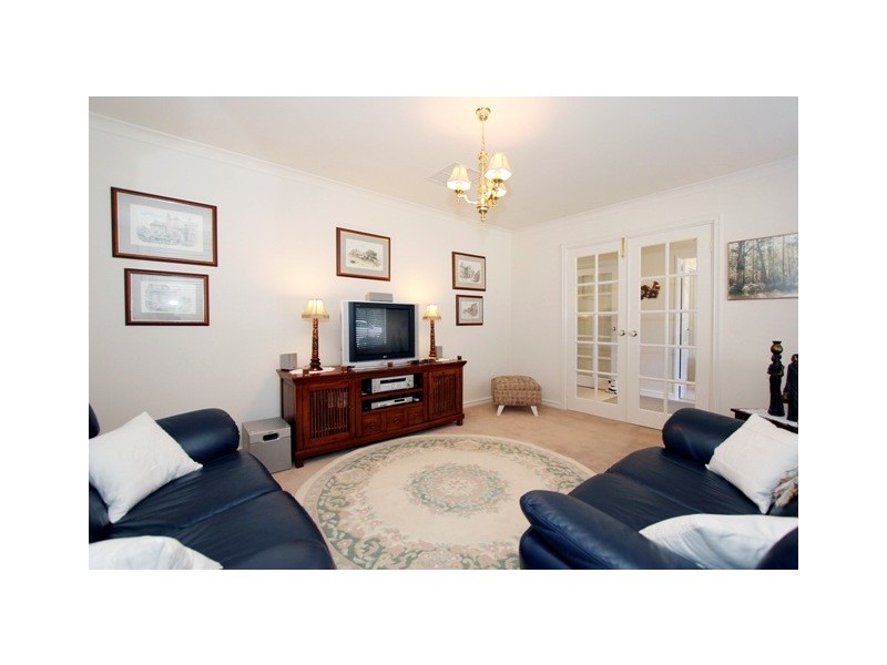 9 Inverell Green, Carramar WA 6031