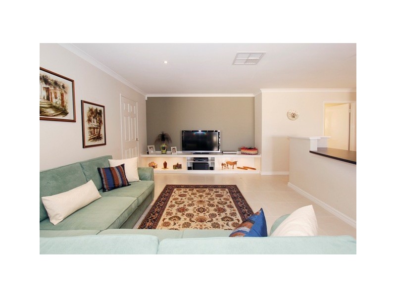 9 Inverell Green, Carramar WA 6031