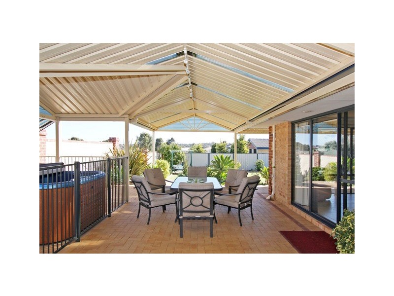 9 Inverell Green, Carramar WA 6031