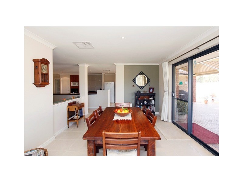 9 Inverell Green, Carramar WA 6031