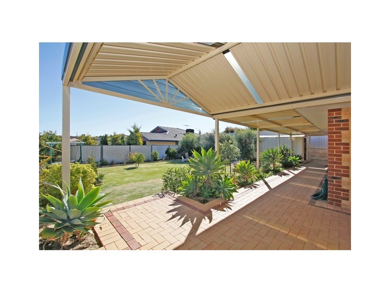 9 Inverell Green, Carramar WA 6031