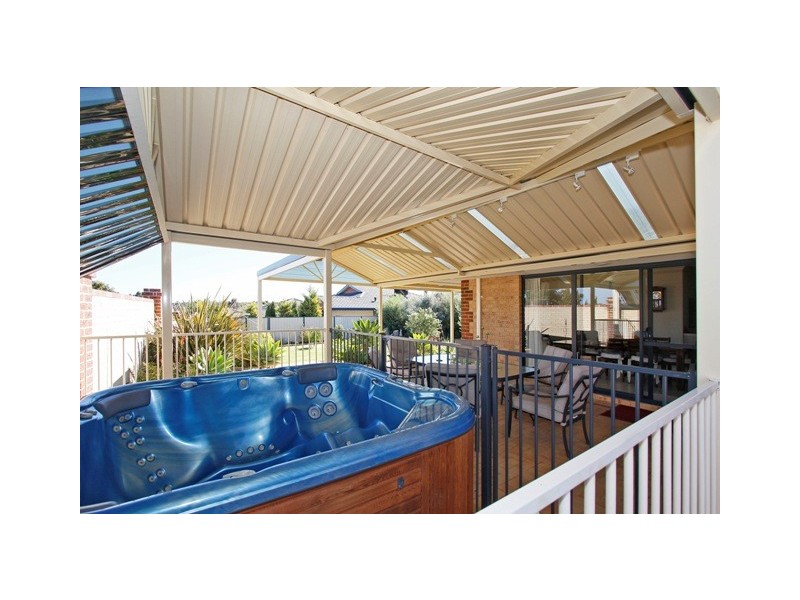 9 Inverell Green, Carramar WA 6031