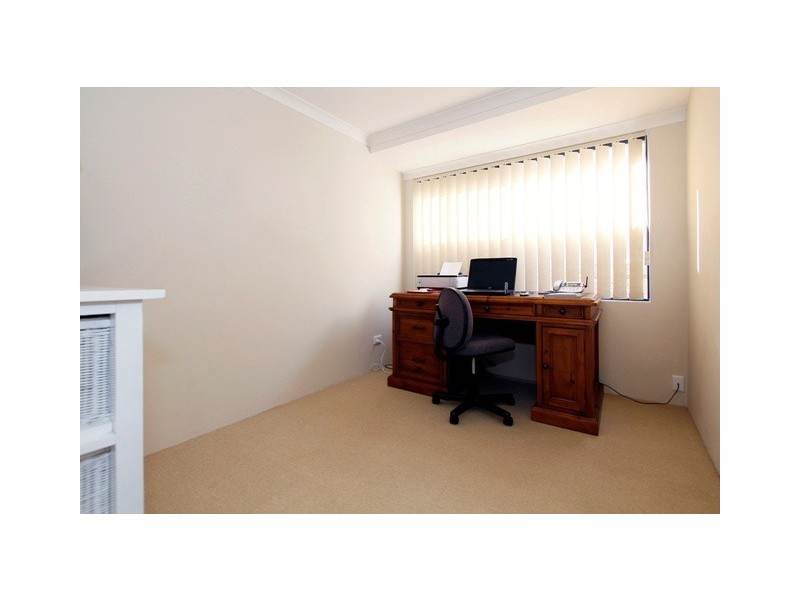 9 Inverell Green, Carramar WA 6031