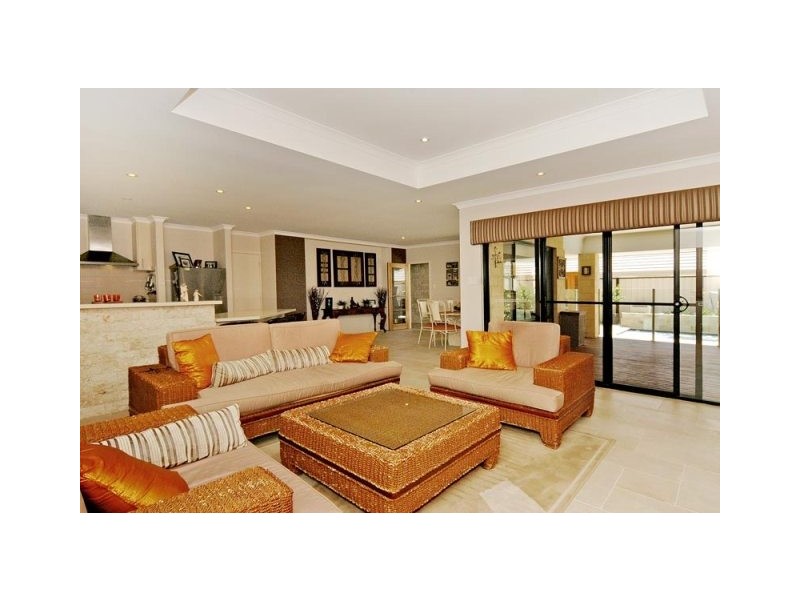 5 Elmhurst Drive, Clarkson WA 6030