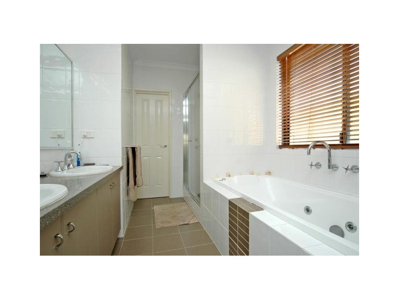 5 Elmhurst Drive, Clarkson WA 6030