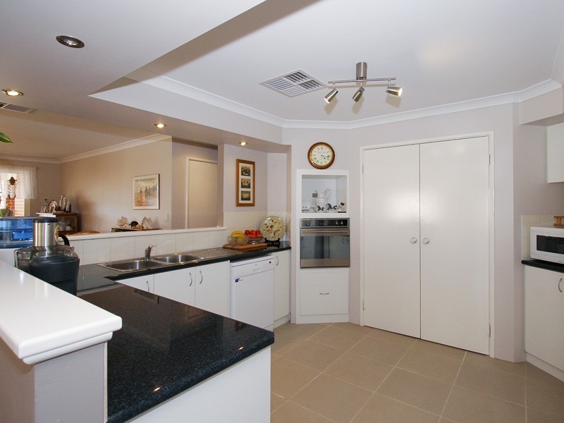 2 Agnes Way, Quinns Rocks WA 6030