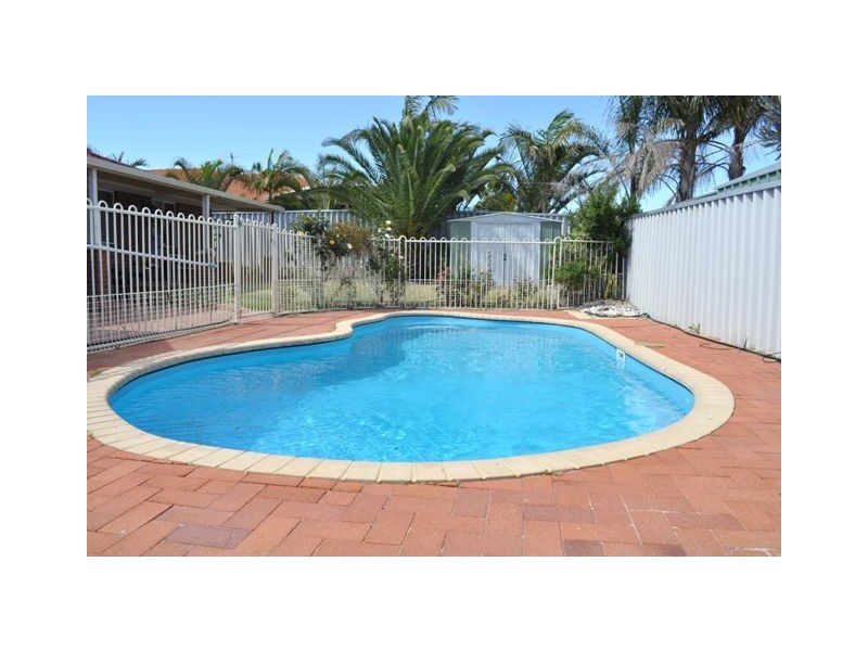 28 Houghton Drive, Carramar WA 6031