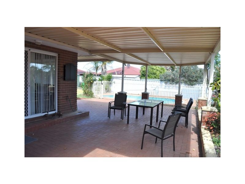 28 Houghton Drive, Carramar WA 6031