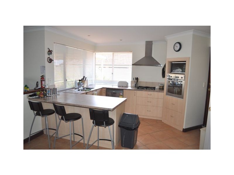 28 Houghton Drive, Carramar WA 6031