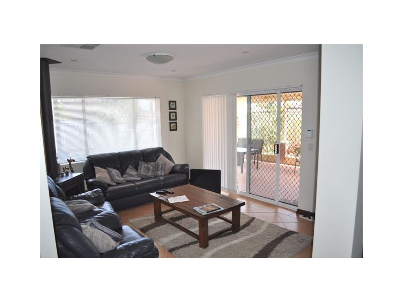 28 Houghton Drive, Carramar WA 6031