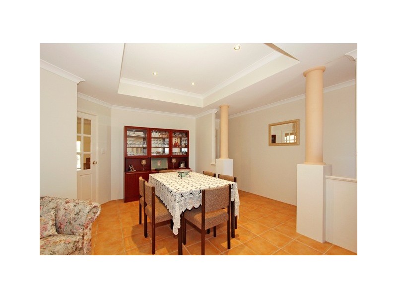 18 Minjah Circuit, Carramar WA 6031