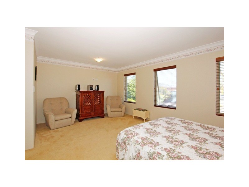 18 Minjah Circuit, Carramar WA 6031