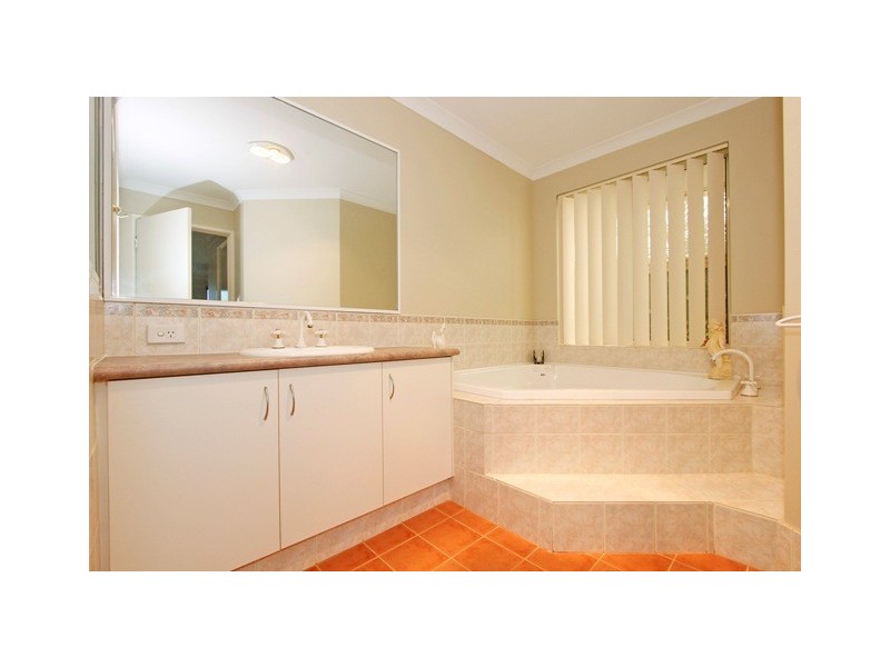 18 Minjah Circuit, Carramar WA 6031